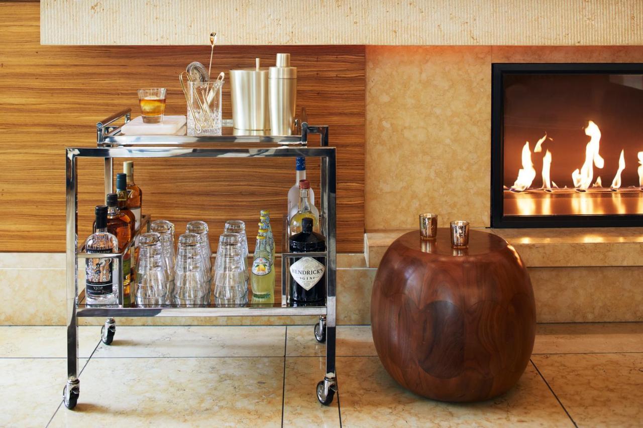 1 Hotel Seattle Exterior photo A bar cart