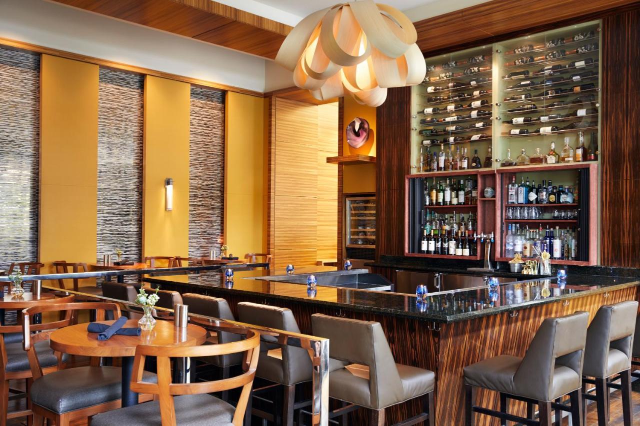1 Hotel Seattle Exterior photo The bar at the restaurant