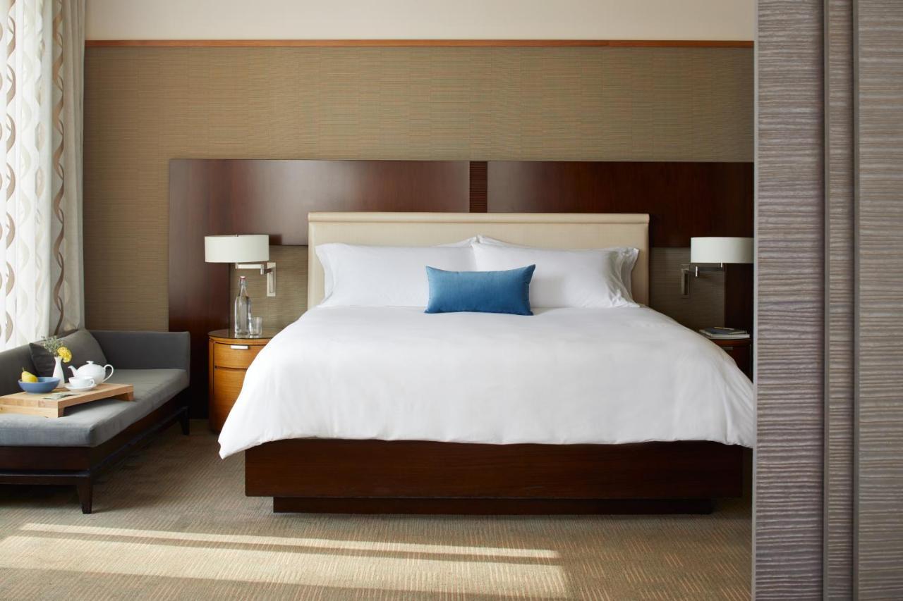 1 Hotel Seattle Exterior photo A bedroom at the Westin